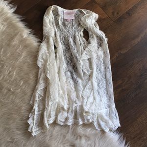 Romeo & Juliet lace shaw